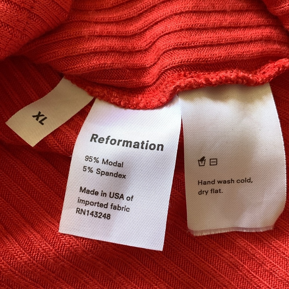 reformation Janine cherry Top size XL - Picture 7 of 8